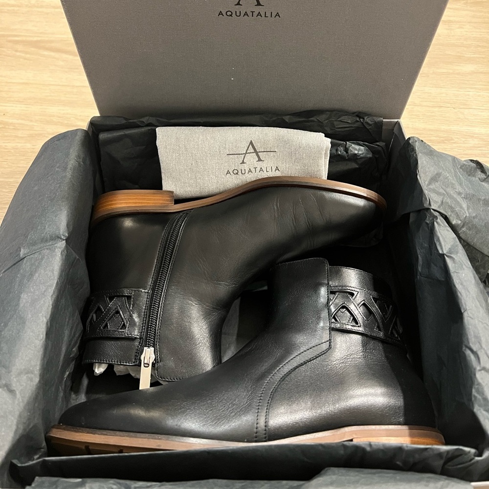 Brand New! Aquatalia Black Leather Ankle Boots